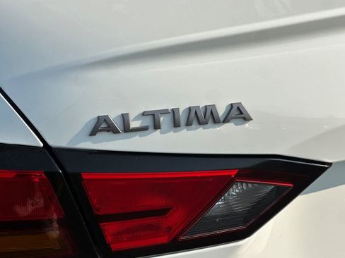 Used 2025 Nissan Altima 2.5 SV FWD image 26