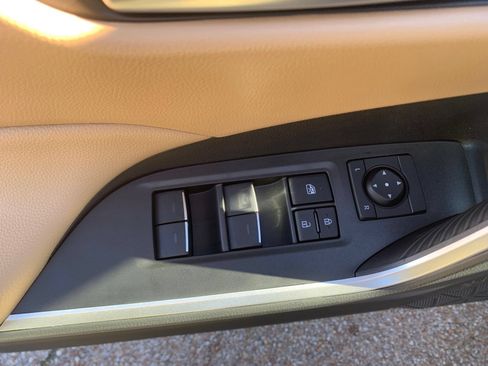 New 2025 Toyota RAV4 XLE w/ Convenience Package AWD/4WD image 12