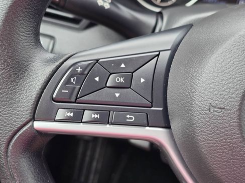 Used 2025 Nissan Altima 2.5 SV FWD image 17