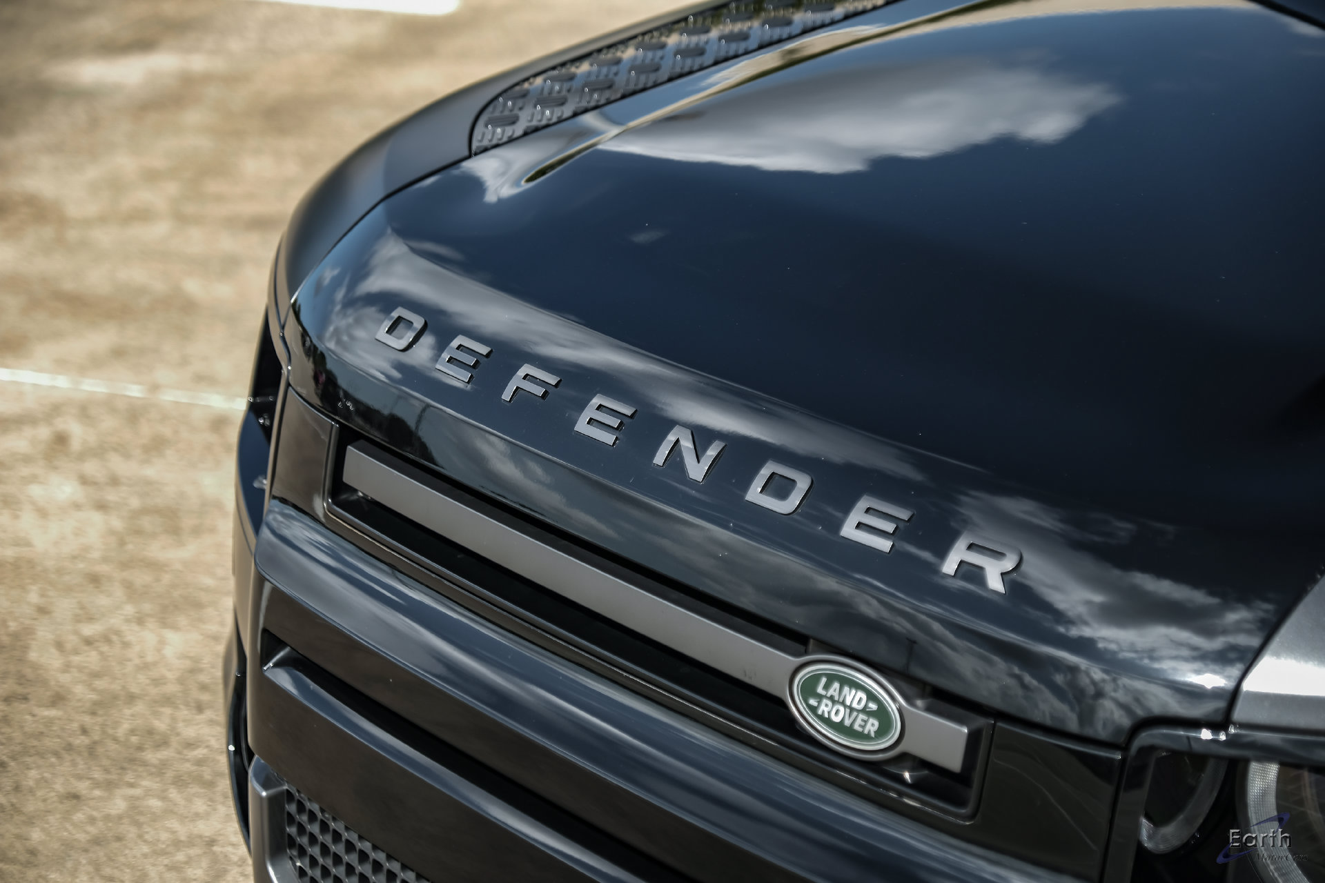 Used 2023 Land Rover Defender 90 V8 AWD/4WD image 32