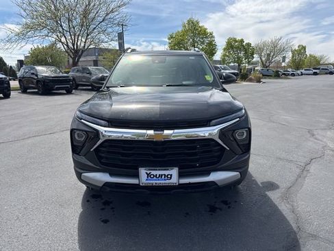 Used 2025 Chevrolet TrailBlazer LT AWD/4WD image 2