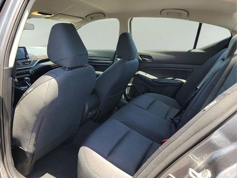 Used 2024 Nissan Altima 2.5 SV FWD image 9