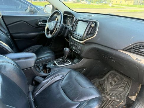 Used 2017 Jeep Cherokee Limited FWD image 3