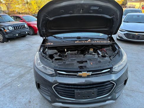 Used 2019 Chevrolet Trax LT w/ LT Convenience Package FWD image 18