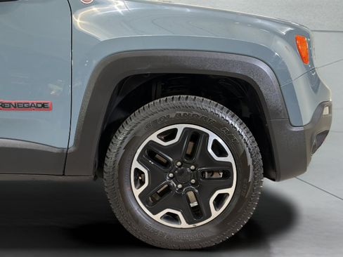 Used 2016 Jeep Renegade Trailhawk AWD/4WD image 34