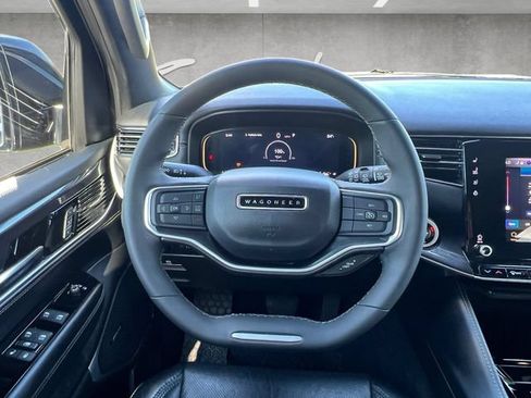 Used 2024 Jeep Wagoneer 4WD w/ Premium Group I image 21