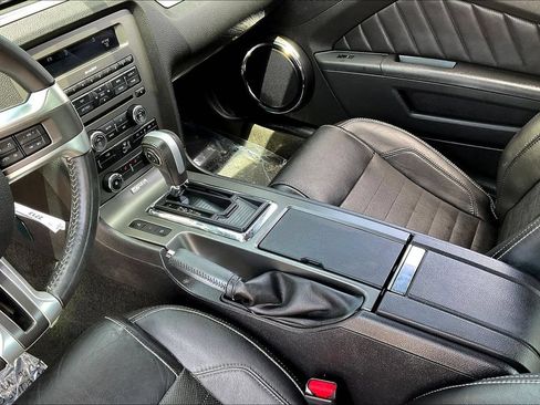 Used 2014 Ford Mustang GT Premium w/ Comfort Package RWD image 9