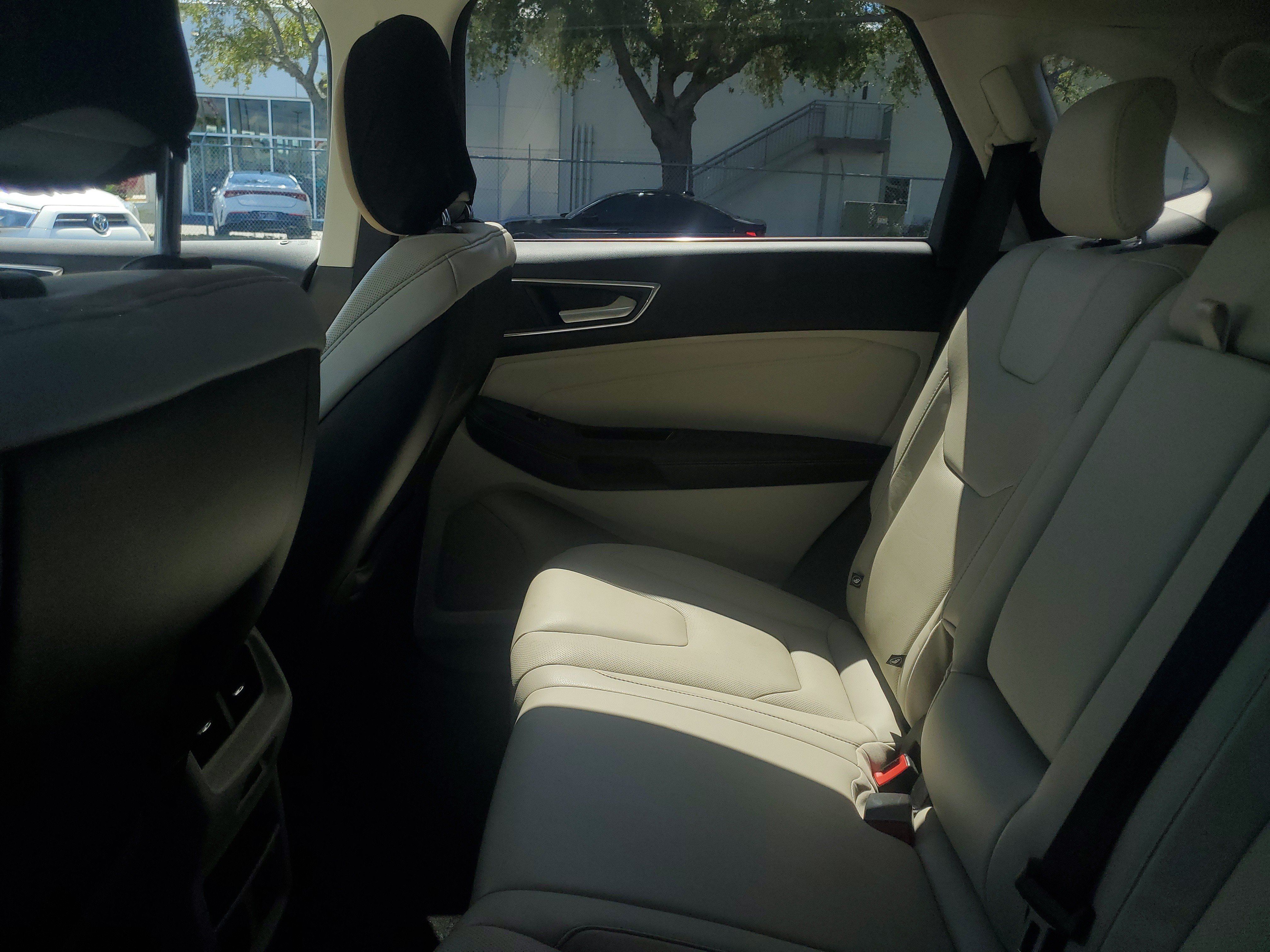 Used 2018 Ford Edge Titanium w/ Equipment Group 301A FWD image 10