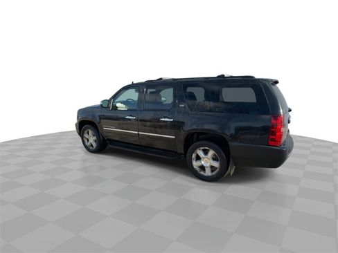 Used 2011 Chevrolet Suburban LTZ image 6