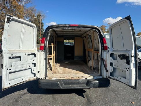Used 2008 Chevrolet Express 2500 image 19