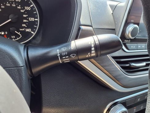 Used 2025 Nissan Altima 2.5 SV image 18