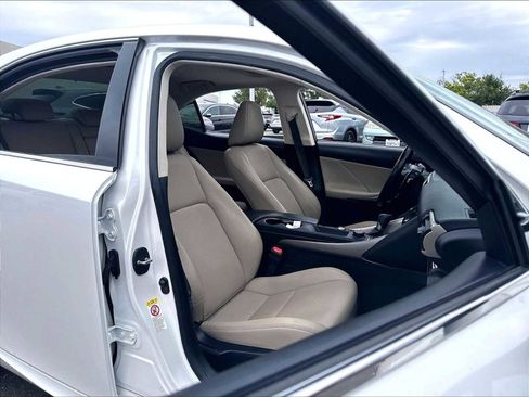 Used 2017 Lexus IS 200t RWD image 10