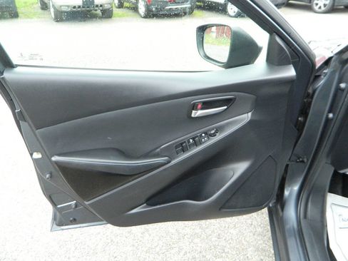 Used 2017 Toyota Yaris iA image 21