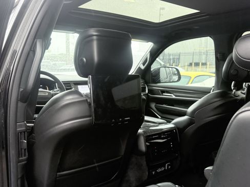 Used 2022 Jeep Wagoneer Series III image 5