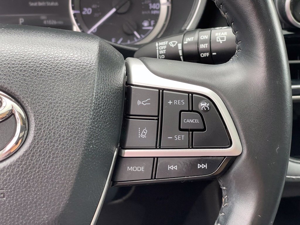 Used 2023 Toyota Highlander XLE AWD/4WD image 21