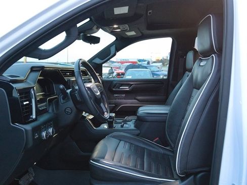 Used 2023 GMC Sierra 1500 AT4X image 16