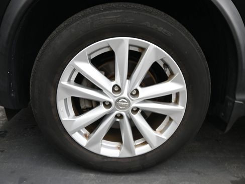 Used 2017 Nissan Rogue Sport SV w/ SV Premium Package image 9