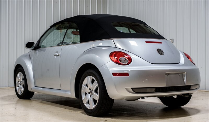 Used 2007 Volkswagen Beetle Convertible FWD image 5