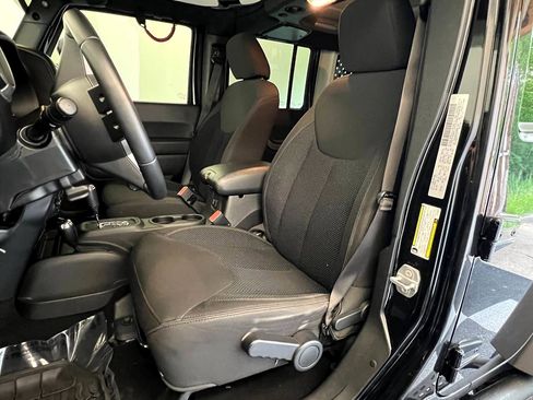 Used 2017 Jeep Wrangler Unlimited Sport image 8