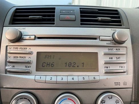 Used 2011 Toyota Camry LE image 12