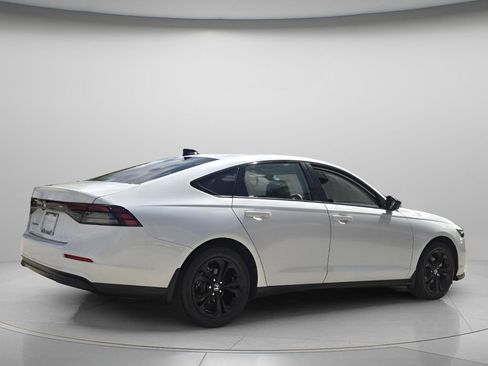 Certified 2025 Honda Accord SE image 7