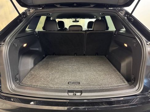 Used 2022 Volkswagen Atlas Cross Sport SE FWD image 32