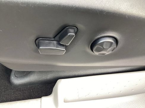 Used 2023 Chrysler Pacifica Touring-L FWD image 17