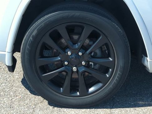 Used 2019 Jeep Grand Cherokee Altitude AWD/4WD image 10