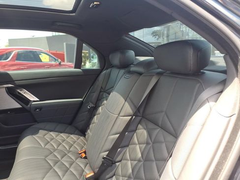 Used 2023 BMW 740i RWD image 12