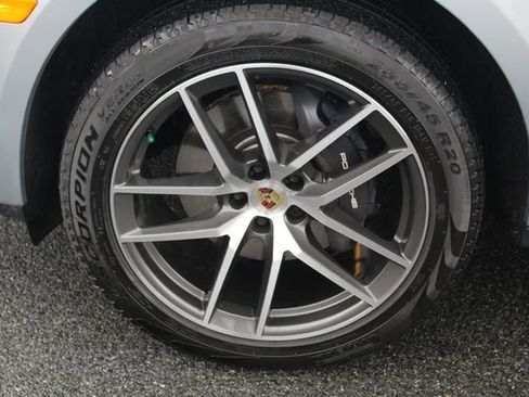 Certified 2025 Porsche Macan image 15