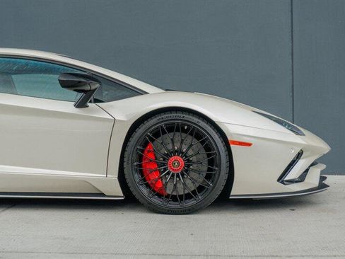 Used 2017 Lamborghini Aventador S image 44