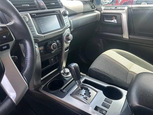 Used 2017 Toyota 4Runner SR5 AWD/4WD image 31