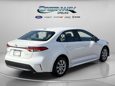 Used 2023 Toyota Corolla LE image 3
