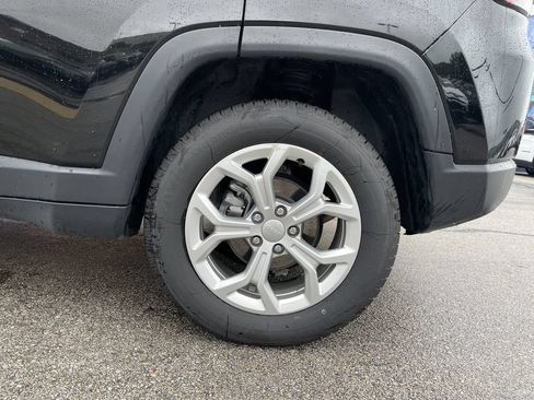 Used 2024 Jeep Compass Latitude AWD/4WD image 10
