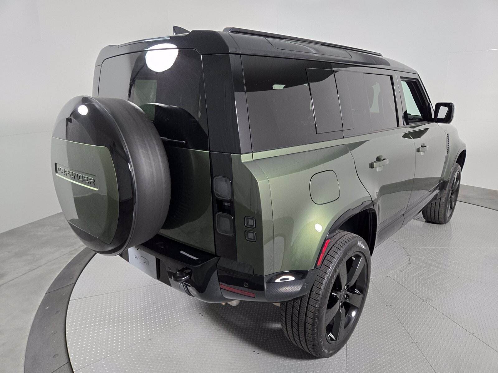 Used 2026 Land Rover Defender 110 X-Dynamic SE AWD/4WD image 2