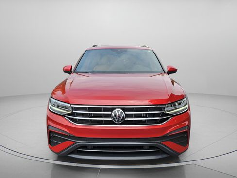 Used 2024 Volkswagen Tiguan SE FWD image 12