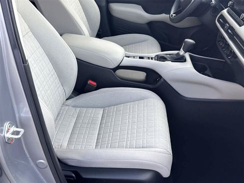 Used 2025 Honda HR-V LX image 17