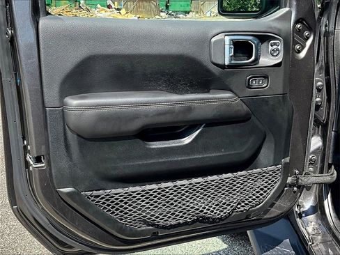 Used 2021 Jeep Gladiator Overland image 17