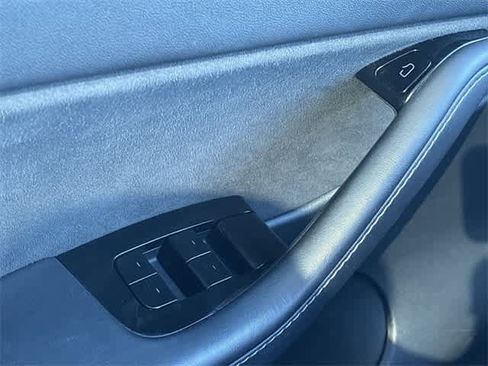 Used 2021 Tesla Model Y Long Range image 39