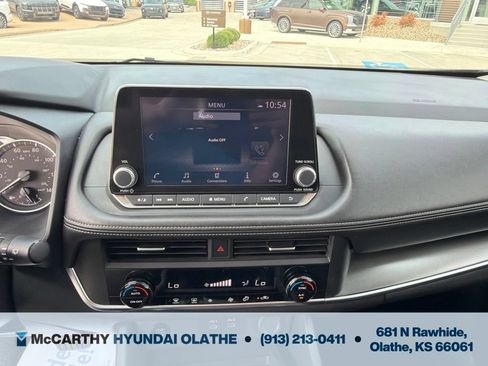 Used 2025 Nissan Rogue SV FWD image 8