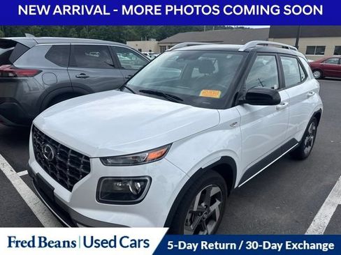 Used 2023 Hyundai Venue Limited FWD image 1
