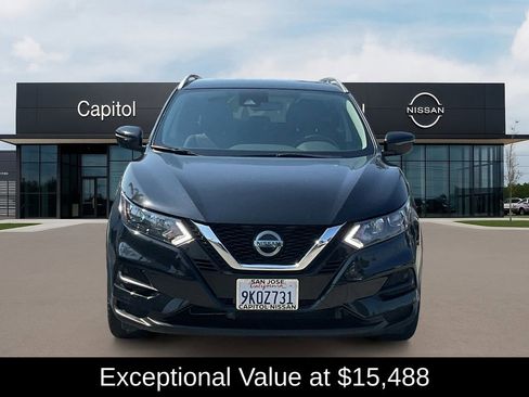 Used 2020 Nissan Rogue Sport SV image 2