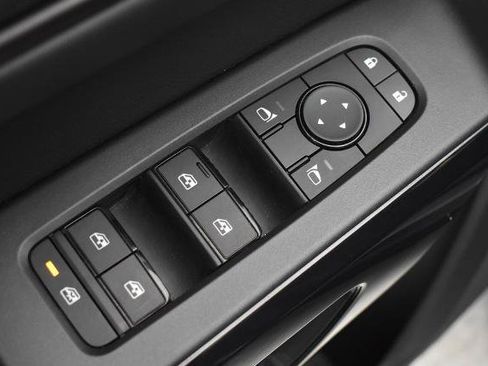 Certified 2025 Nissan Pathfinder SV FWD image 10