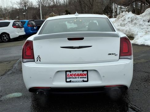 Used 2023 Chrysler 300 C image 5