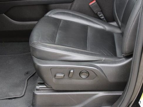 Used 2021 Chevrolet Suburban Z71 image 16