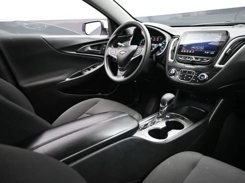 Used 2025 Chevrolet Malibu LT FWD image 17