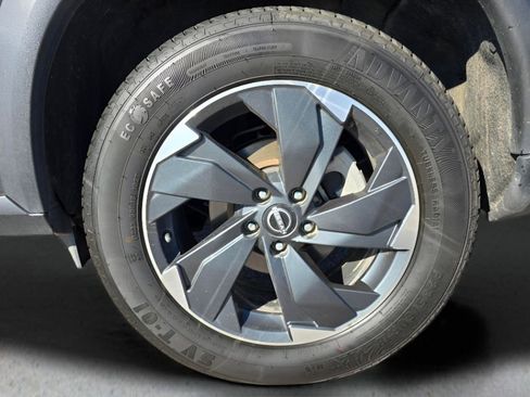 Used 2024 Nissan Rogue SV image 11