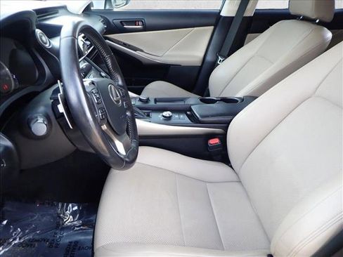 Used 2018 Lexus IS 300 AWD image 10