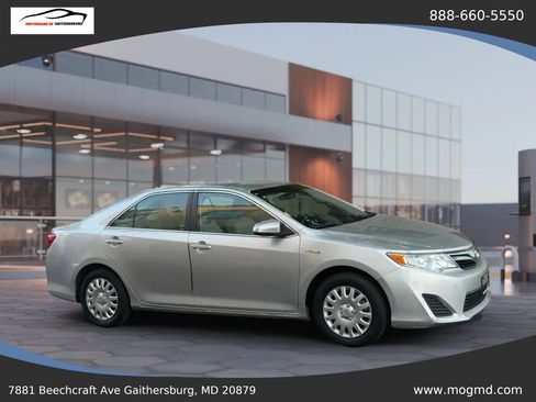 Used 2012 Toyota Camry LE FWD image 2