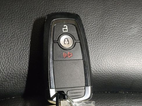 Used 2024 Ford Edge SEL image 32